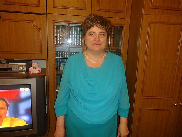 Frau von Arthrose des Kniegelenks geheilt